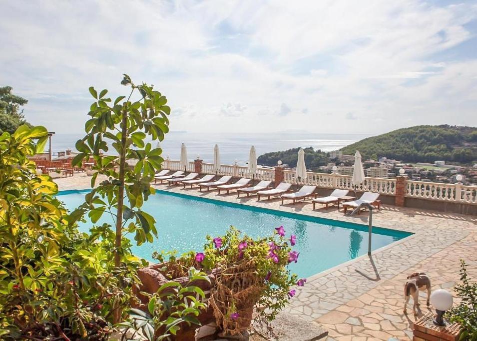 Lovely View Apartments Himare Exterior foto